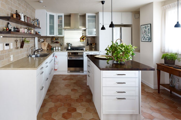 キッチンの床材は何が良い？機能性と質感のバランスで選ぶ